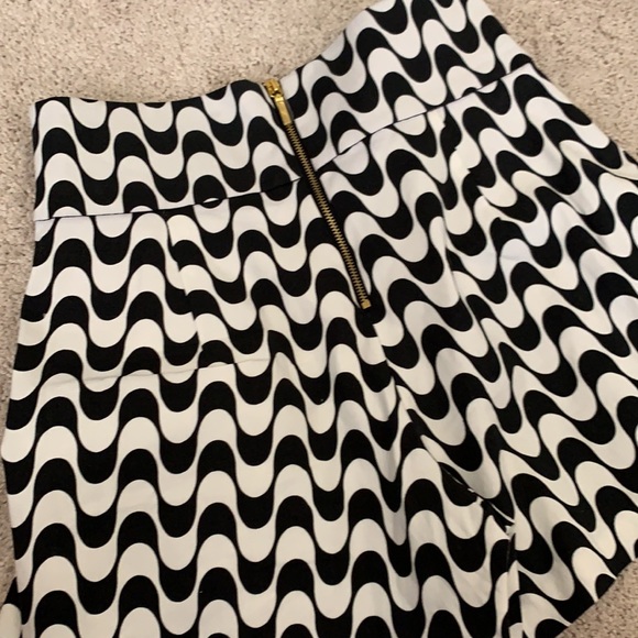 NWOT Size 4 Artelier Black & White Shorts - Picture 3 of 3